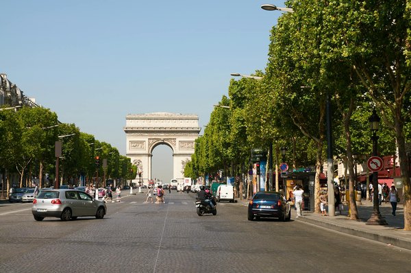 Comment organiser un camping pour une expédition de randonnée sur le sentier GR20 en Corse?